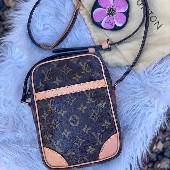Louis Vuitton Handbags - LOUIS VUITTON crossbody